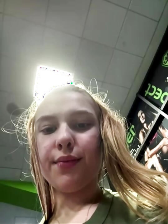 Трахаю пальцами киску на публике, Jucielussie