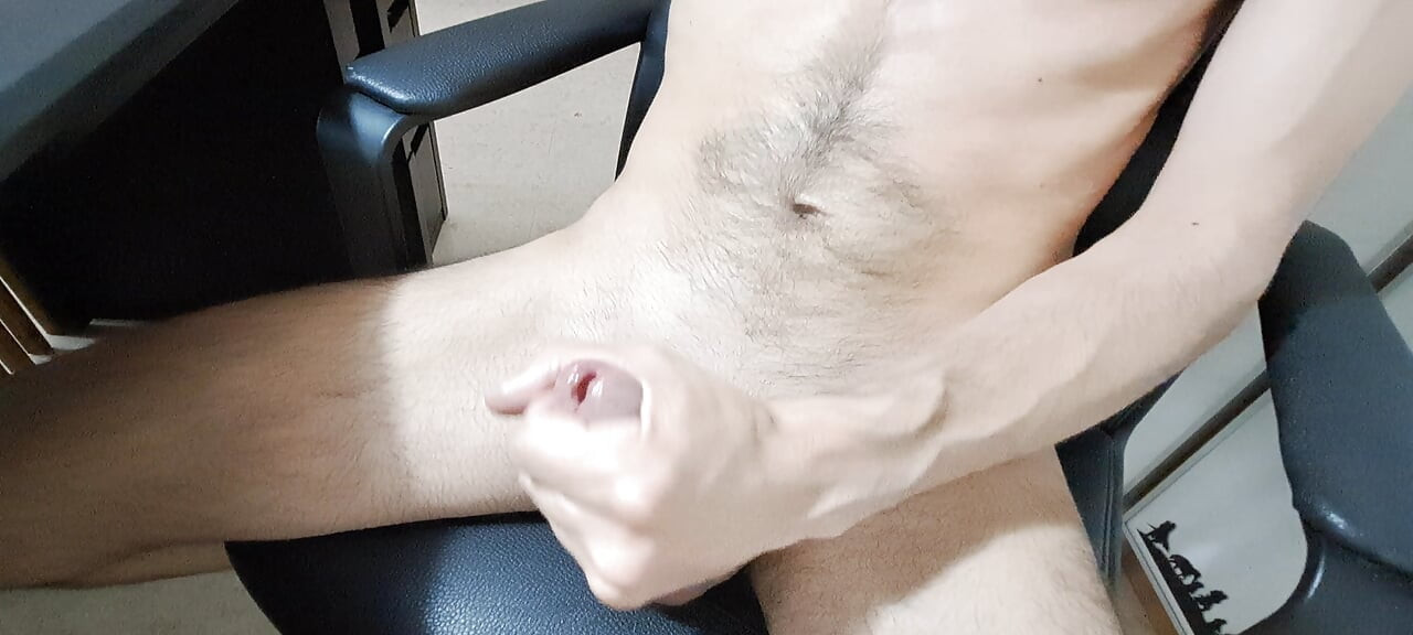 Slow handjob while watching porn