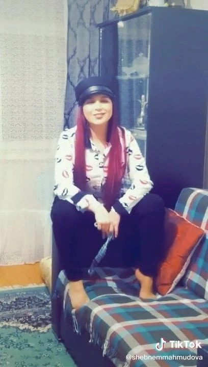Aze Tiktok girl pantyhose feet