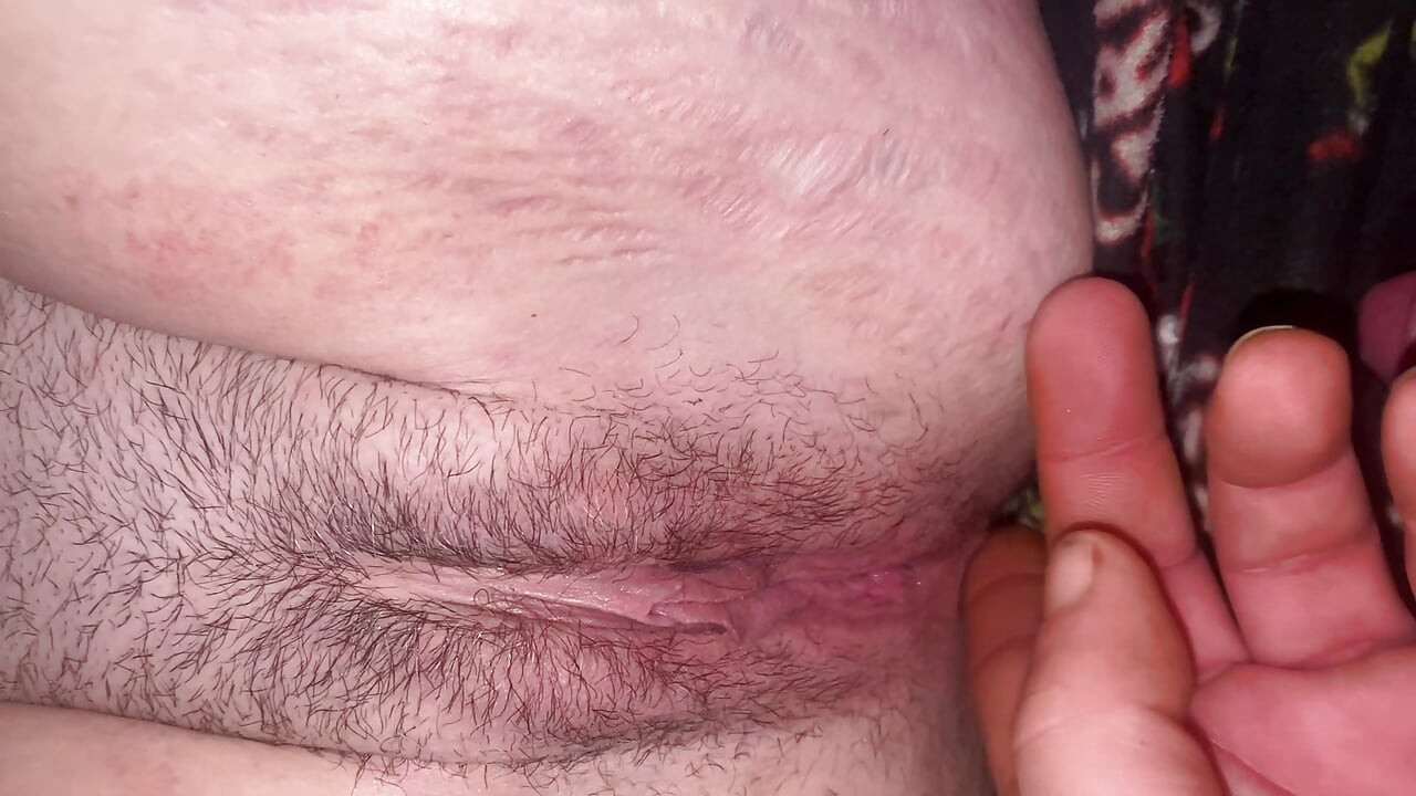 Het poesje van mijn vrouw laten stromen met spermasap