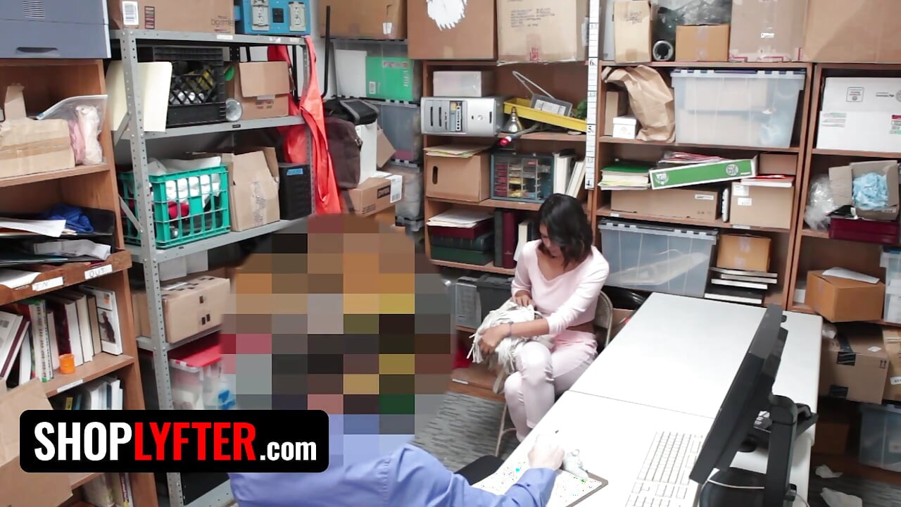 Shoplyfter - Hot Ebony Vixen Kat Arina Gaggs on Officer's Dick to Avoid Troubles with the Law