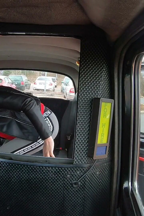 Fake Taxi - Ges, meilleures amies blondes coquines, se font baiser par un taxi européen