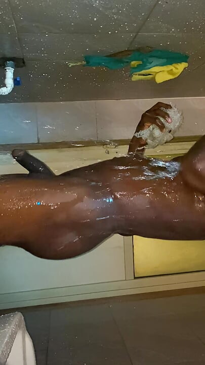 Come join me in the shower (Landscape)