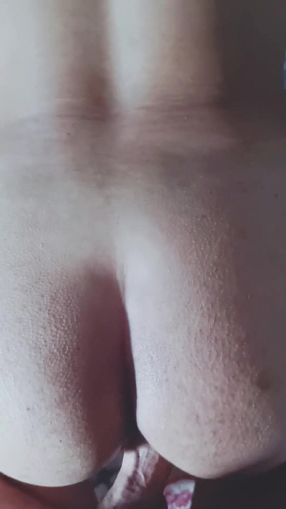 Seksi latina jebe omiljeni kurac nakon velikog orgazma, postaje nestašna i guta spermu | Klip 1