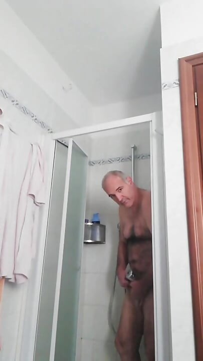 Shower and Pee Who Wants to Fuck with Me?