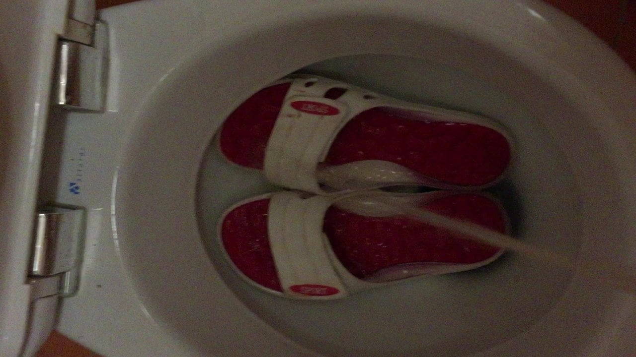 Piss my girlfriend's sport slide