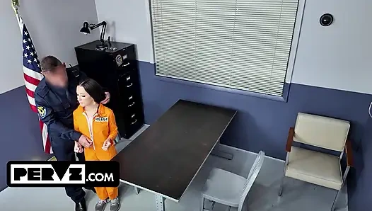 Hırsızlık yaparken yine yakalandı! Freya von doom sapık memurun cezasıyla karşı karşıya