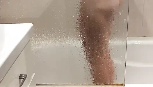 Соблазнение в мокром душе с обжигающей женой и взрыв стекло