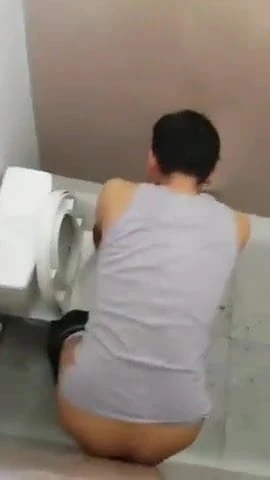 GloryHole - Peeing gay 1
