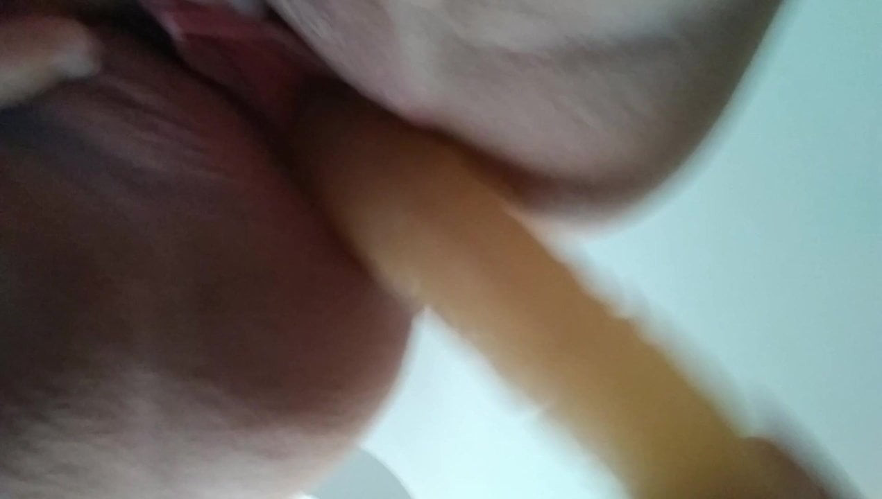 Elle aime son gode...