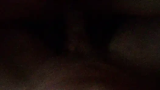 Teil 2 von unserem ersten sextape! Er fickt meine hübsche rosa muschi mit einem großen schwanz und ich lasse ihn über mich kommen!