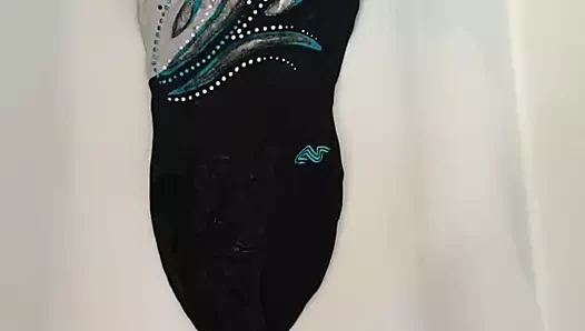 Đi tiểu và Hãy trên leotard