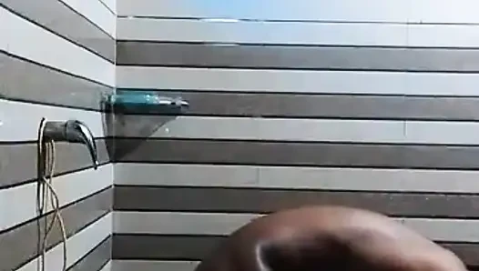Hedmasterdumfag shithin duş ve dildo