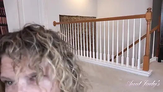 Auntjudys - olgun üvey annen Tia sana tabu sakso çekiyor