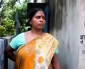 Bangladeshi Aunty