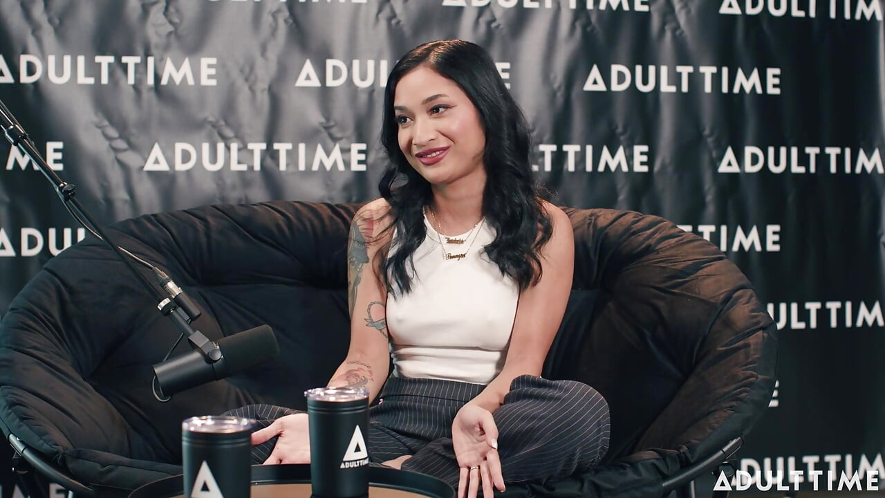 Avery Black Dry Humping, True Crime, & Directing VR Corn | the Adult Time Podcast