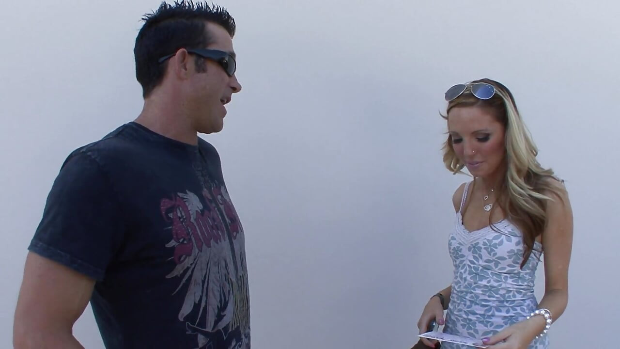 Heavy fucked hole of Randy Teeny snatch looks small full of cumshot