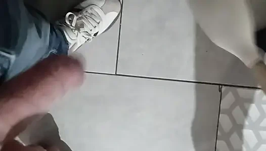 Yarak ve taşaklar spatula ile sert atıyor