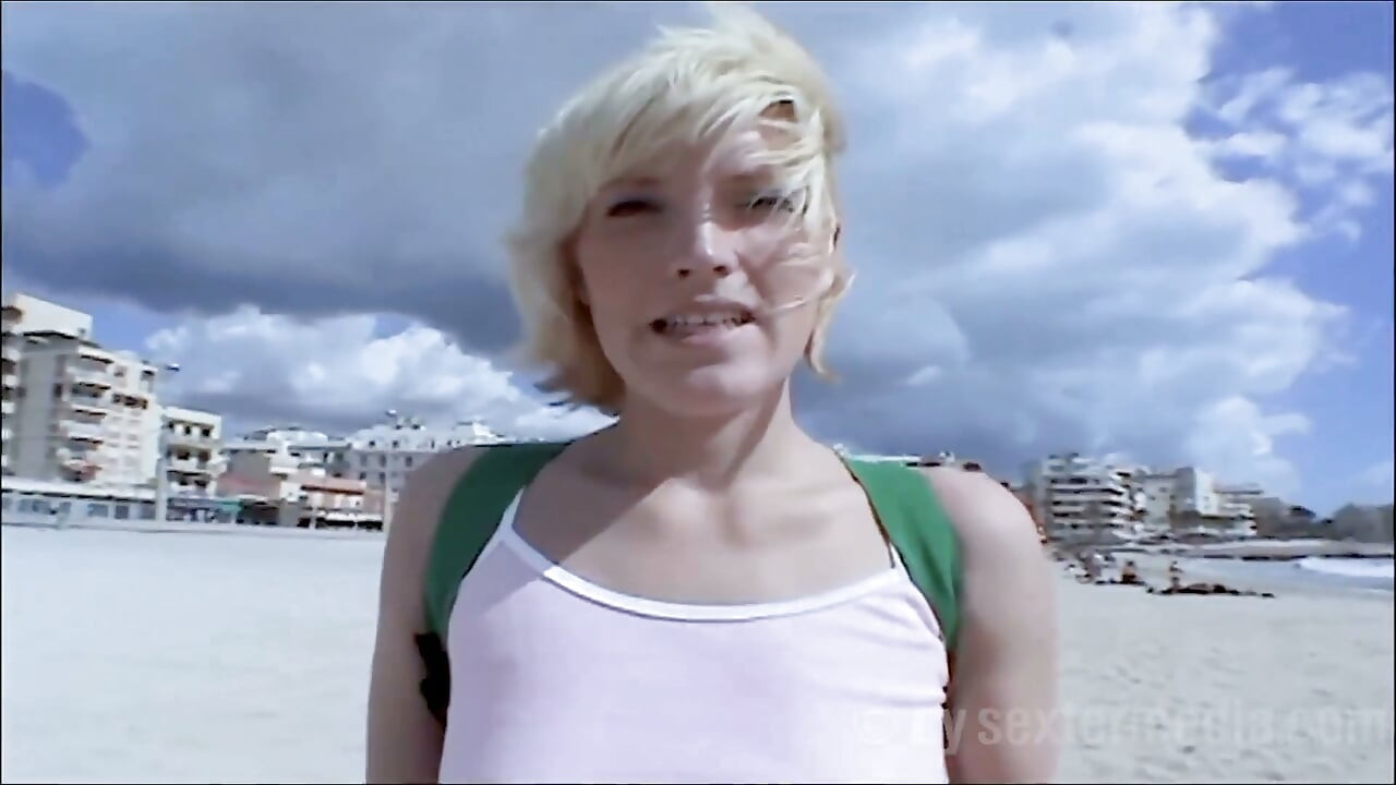 Bondageblondine van het strand is een seksverslaafde