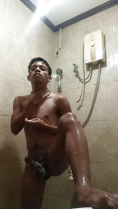 #1 Creator Jameson Official Gets Soaked: Shower Piss & Cum