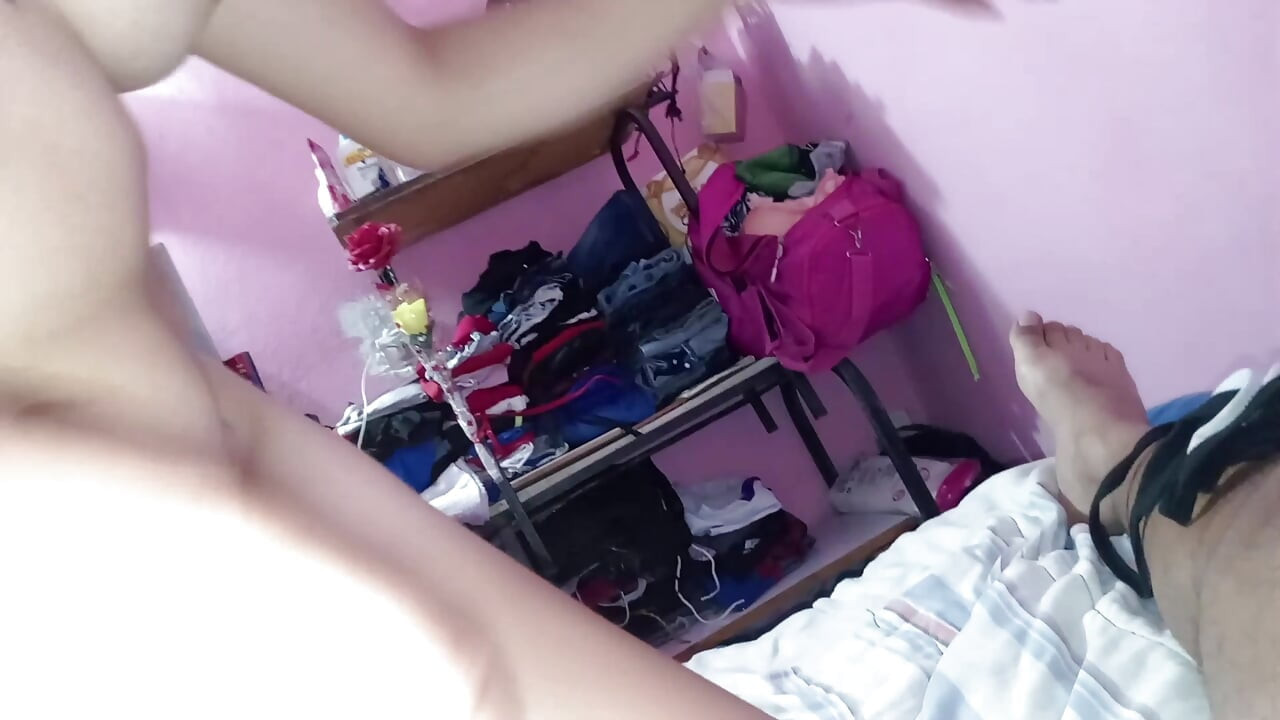 Esposa caliente mete a su cuarto al mejor amigo de su esposo y le deja el coño full de semen