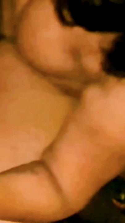 Hintli hintli tamil tombul evli kadın lux evde büyük zenci yarağıyla aldatıyor kıllı amcık yalıyor, göğüslerini emiyor, derin sakso ve vahşi kovboy kız binişi