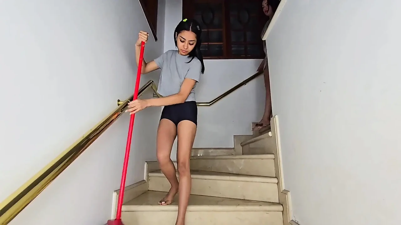 Lesbian Pee Swallow Top Girls and Sealed Mouth Pissing Super Skinny Girl