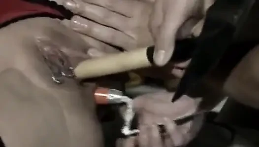 Almanya'dan amcık pirsingli sürtük amını parmaklatıyor