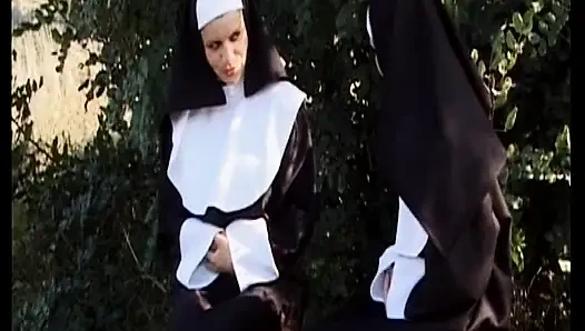 Brunette German Cougar with Naturals Gets Railed in Outdoor