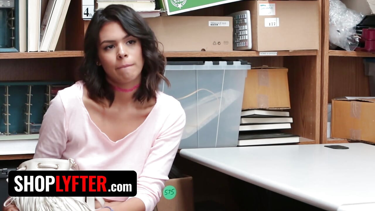 Shoplyfter - Hot Ebony Vixen Kat Arina Gaggs on Officer's Dick to Avoid Troubles with the Law