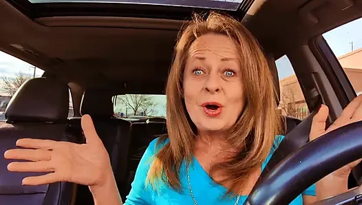 Küçük Linda evde kaldırım kenarında pikap bekliyor lütfen oyna