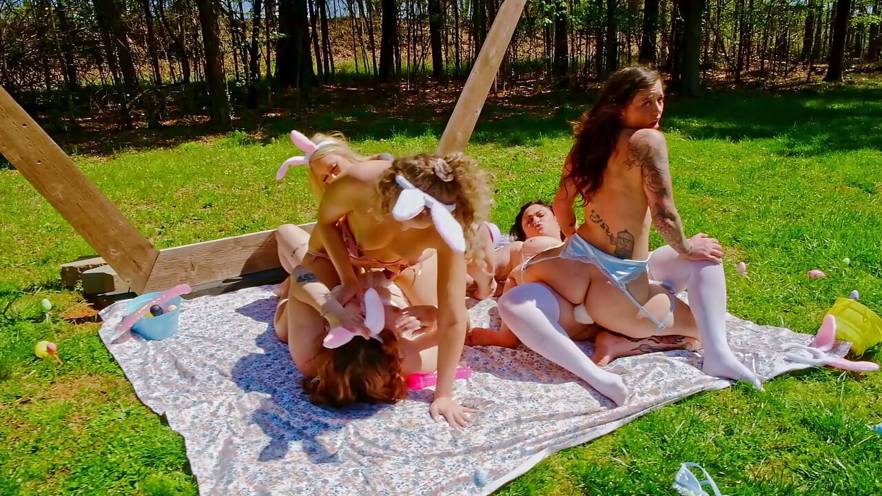 All Girl Easter Bunny Orgy Di Taman