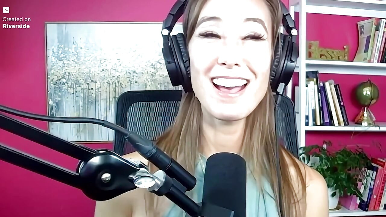 Trikepatrol röportajı - Christy Love (papaz, yetişkin sanatçı ve komedyen!)