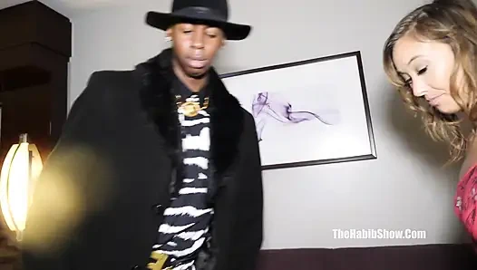 Volles video... Koreanische und weiße christy Love fickt die metrosexuellen Tstyles