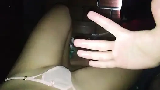 Selbstgedrehtes video mit rosa höschen im bett meiner stiefschwester, nachdem ihr stiefvater das haus verlassen hat