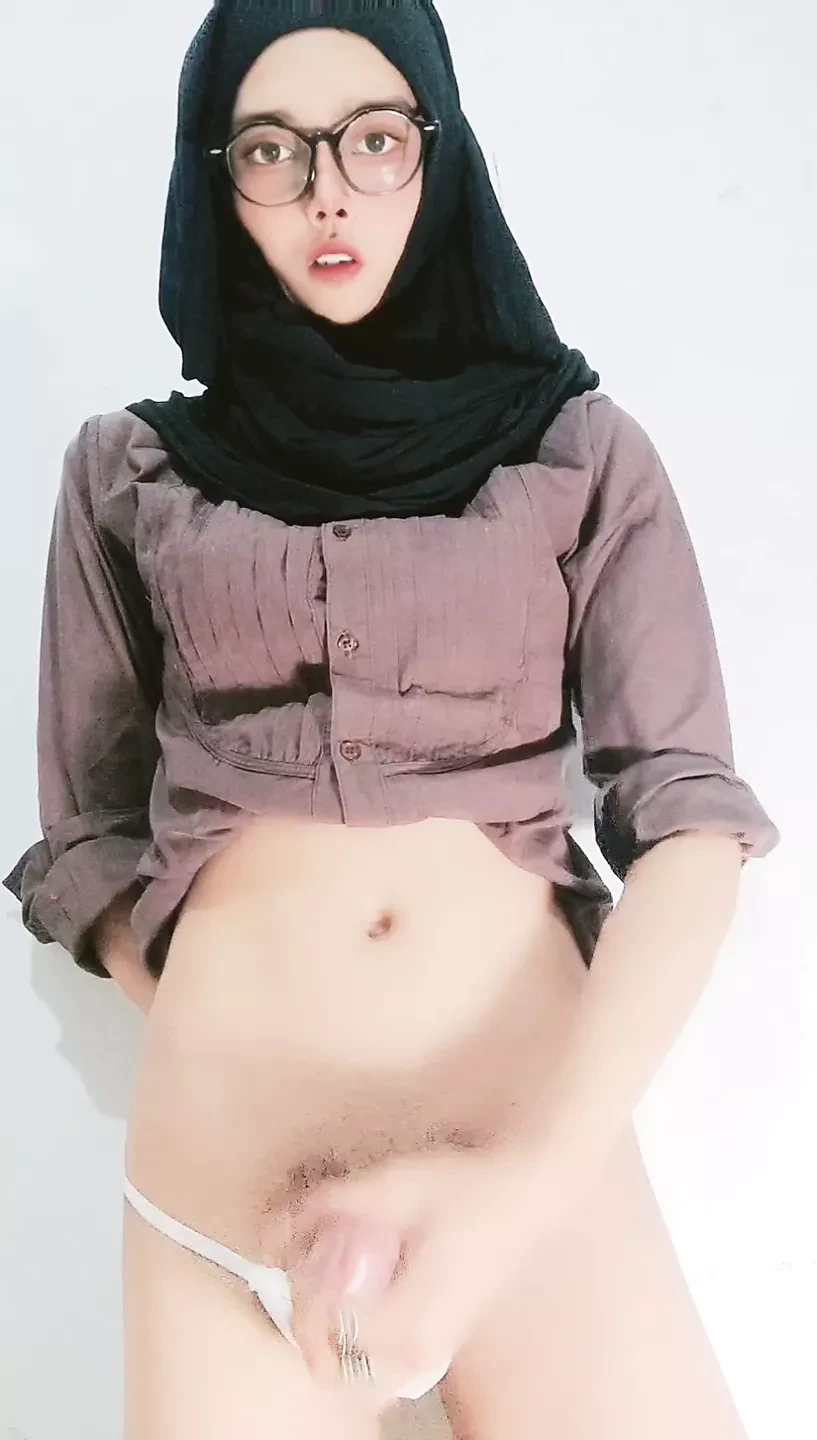 Beauty Hijab Asian Trap – Standing Masturbation After Work