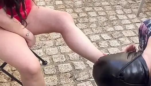Kirli ayaklarımı temizliyordum...