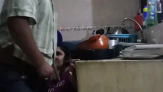 Ngentot dan nyepong kontol karyawan di dapur