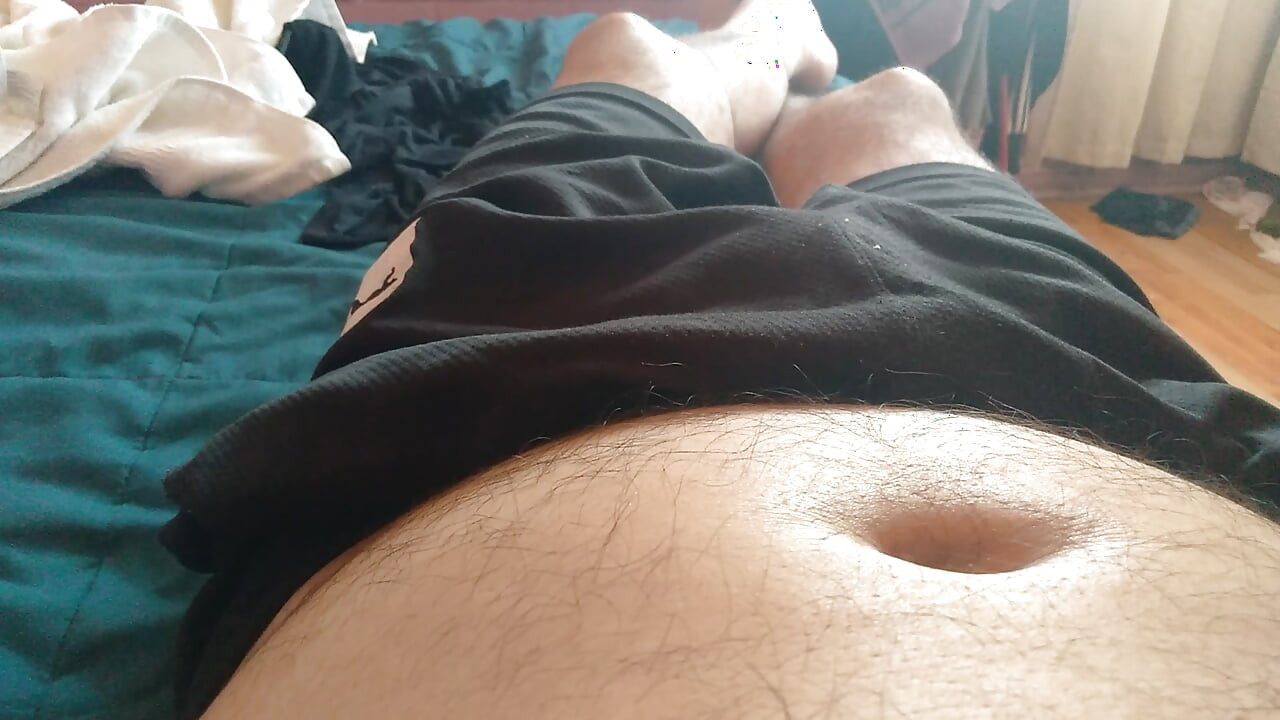 Mężczyzna z ogromnym kutasem czeka, aby wypełnić twoje ciało spermą