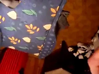 与朋友分享的性感红发女友