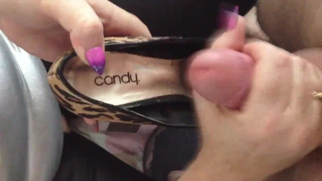 Wife gives hubby handjob & makes him cum in her smelly heels