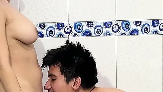 Aku ngentot memek sempit pembantu nakal ini dan lupa aku ngentot memek sempitnya habis-habisan sampai crot di wajahnya