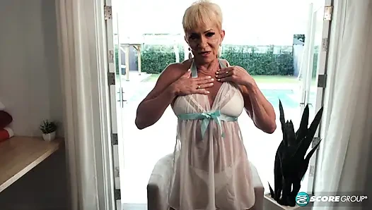 Jean Los 62-jährige nackte titten und gefingerte muschi zeigen