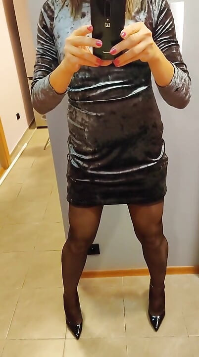 Šetnja po novom stanu u seksi odjeći