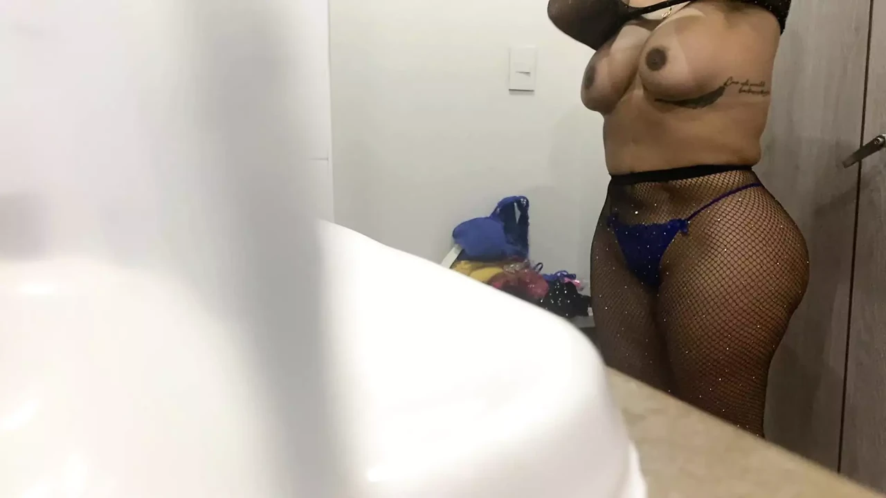 Mature big ass slowly undresses when changing clothes