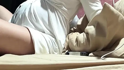 Strange and Crazy Offer for a Gynecologist From a 9-month-pregnant Hotwife