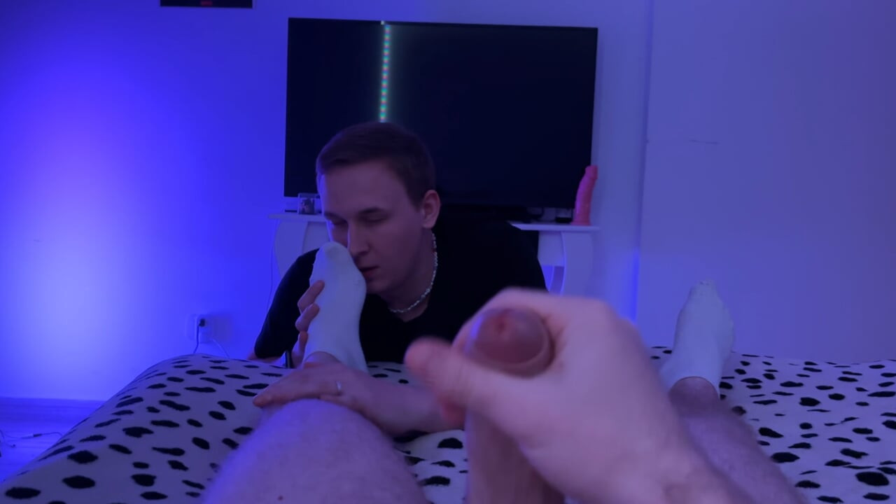 Blue-Eyes Straight Step-Brother Licking my Feet while I Jerk Off my Fat Cock