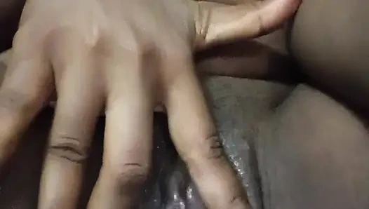 Fingered my juicy pussy