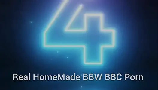 Masanın üzerinde domalıyor büyük zenci anal domalarak inleyerek orgazm oluyor