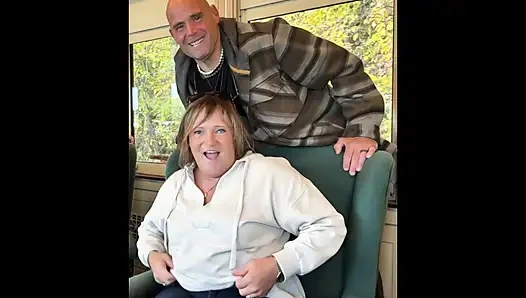 Mrs. joanne tanner, eine echte öffentliche lehrerin, wird in der Öffentlichkeit bloßgestellt